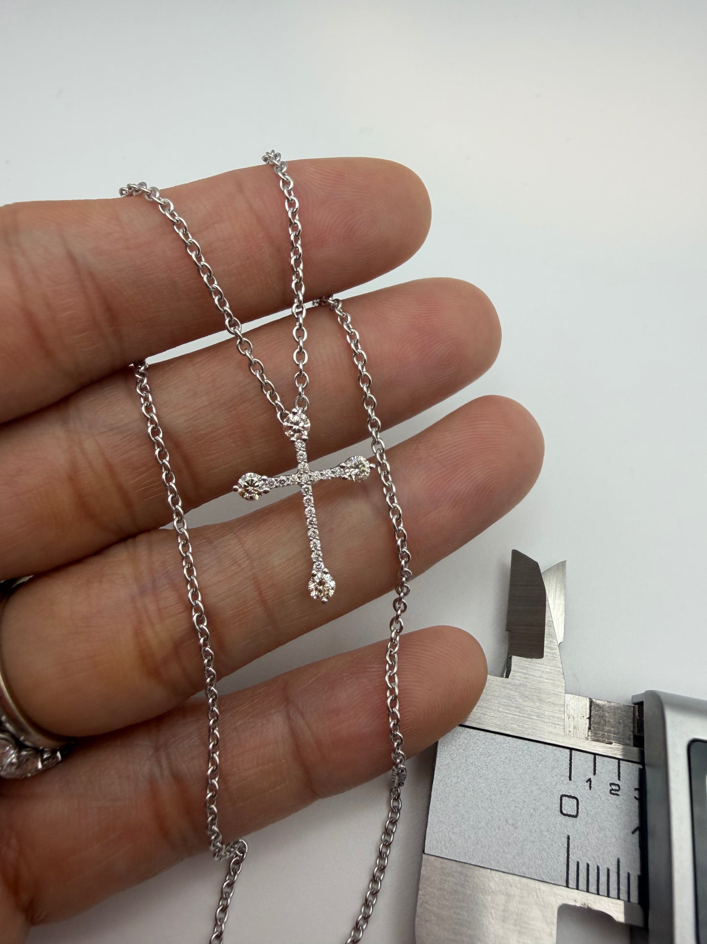 18k WG Diamond Cross