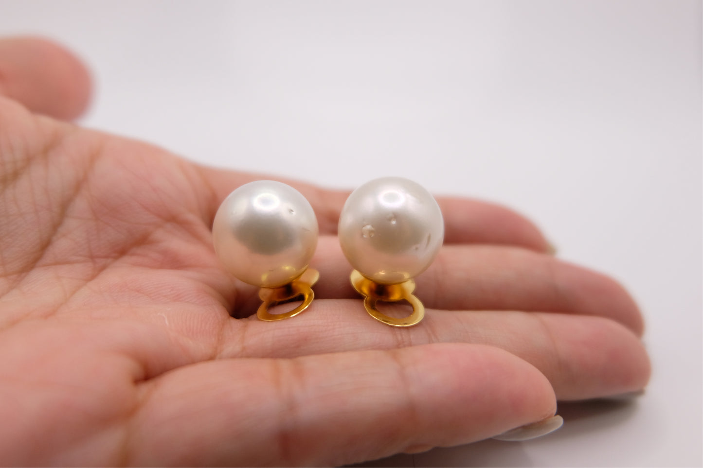 18k Solid Gold Large White South Sea Pearl Earring Stud