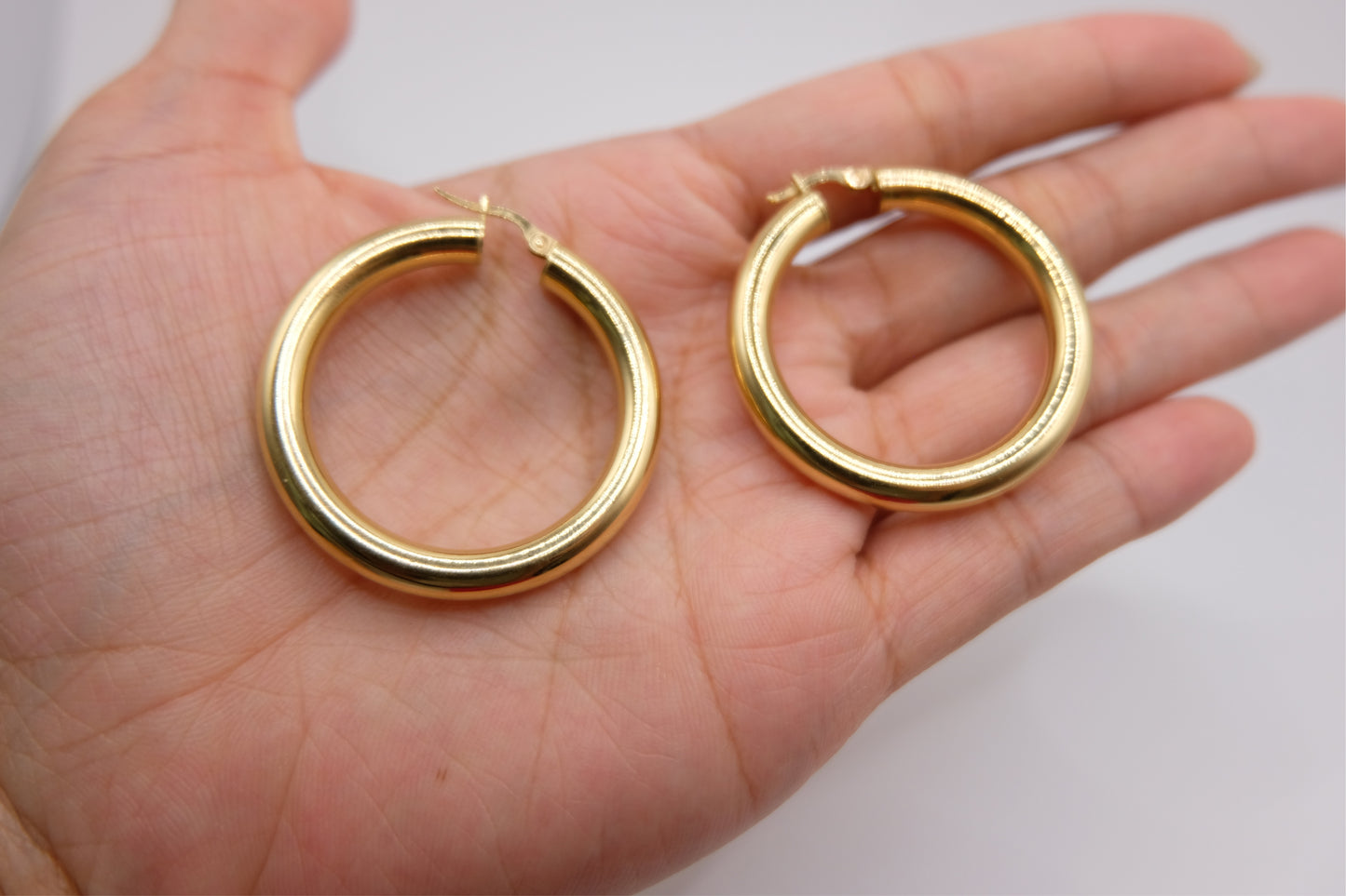 18k Solid Gold Chunky Tube Hoop Earring