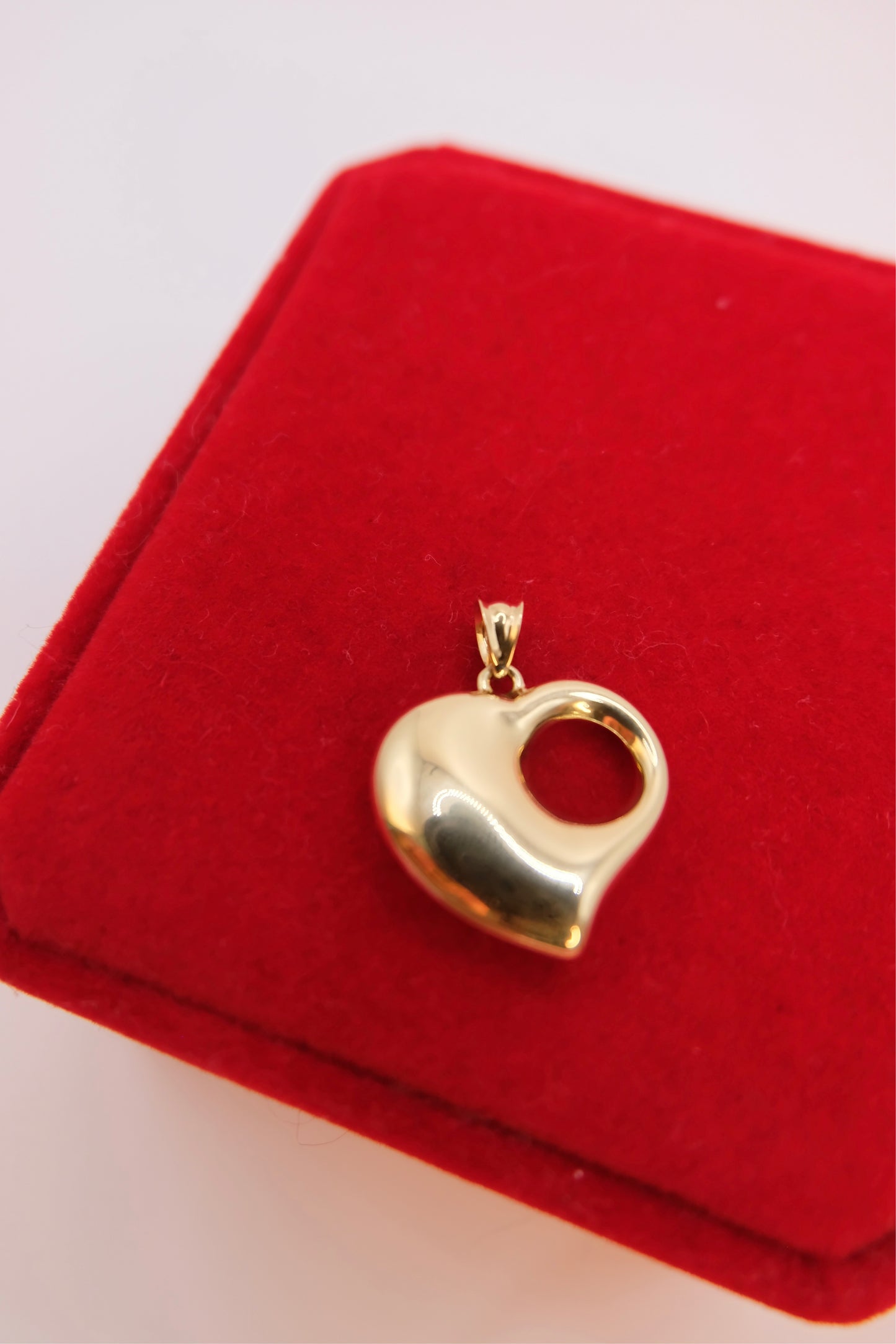 18k Solid Gold Heart Monaca Pendant